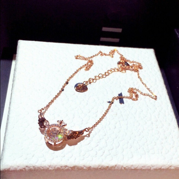 New 18K Gold Angel Wings Pedant Diamond Necklace - Picture 3 of 3